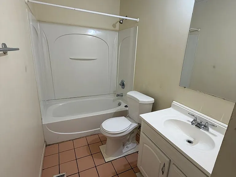 777 W Galbraith Rd — Photo 4