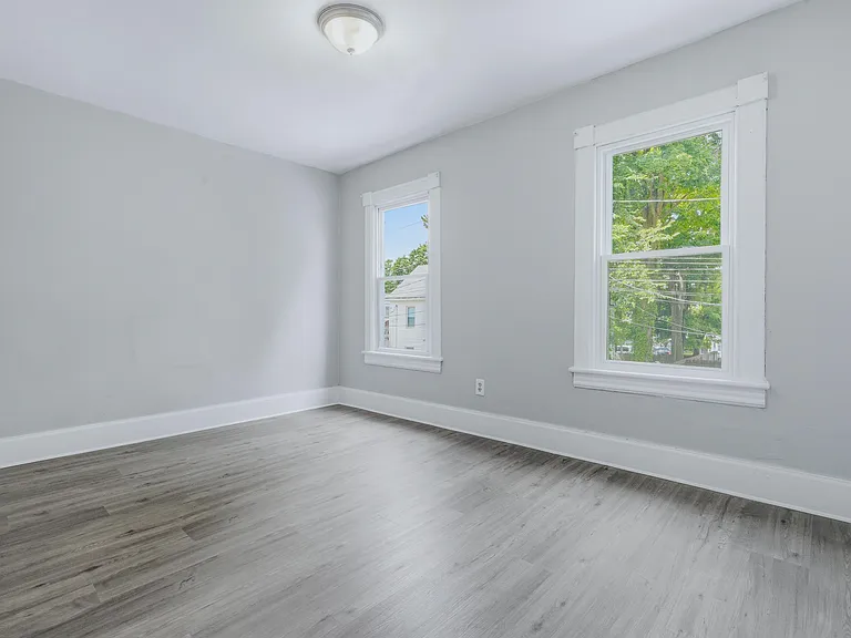 70 Van Deusen St — Photo 12
