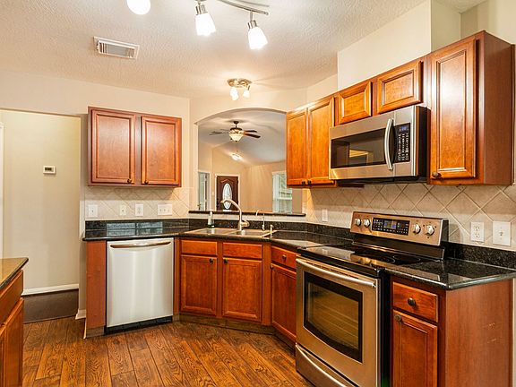 3rd image of 18502 S Wimbledon Dr