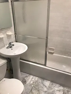 Rented by Salon Realty Corp | media 5