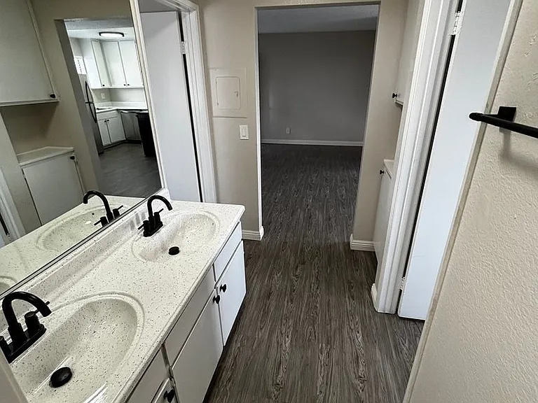 Circle City Apartments — Photo 12