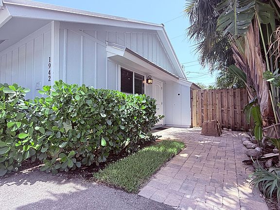 5th image of 1942 Windsor Drive