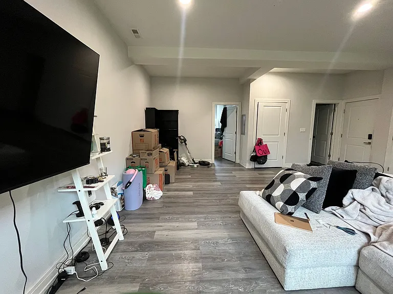 3132 S Lituanica Ave — Photo 7