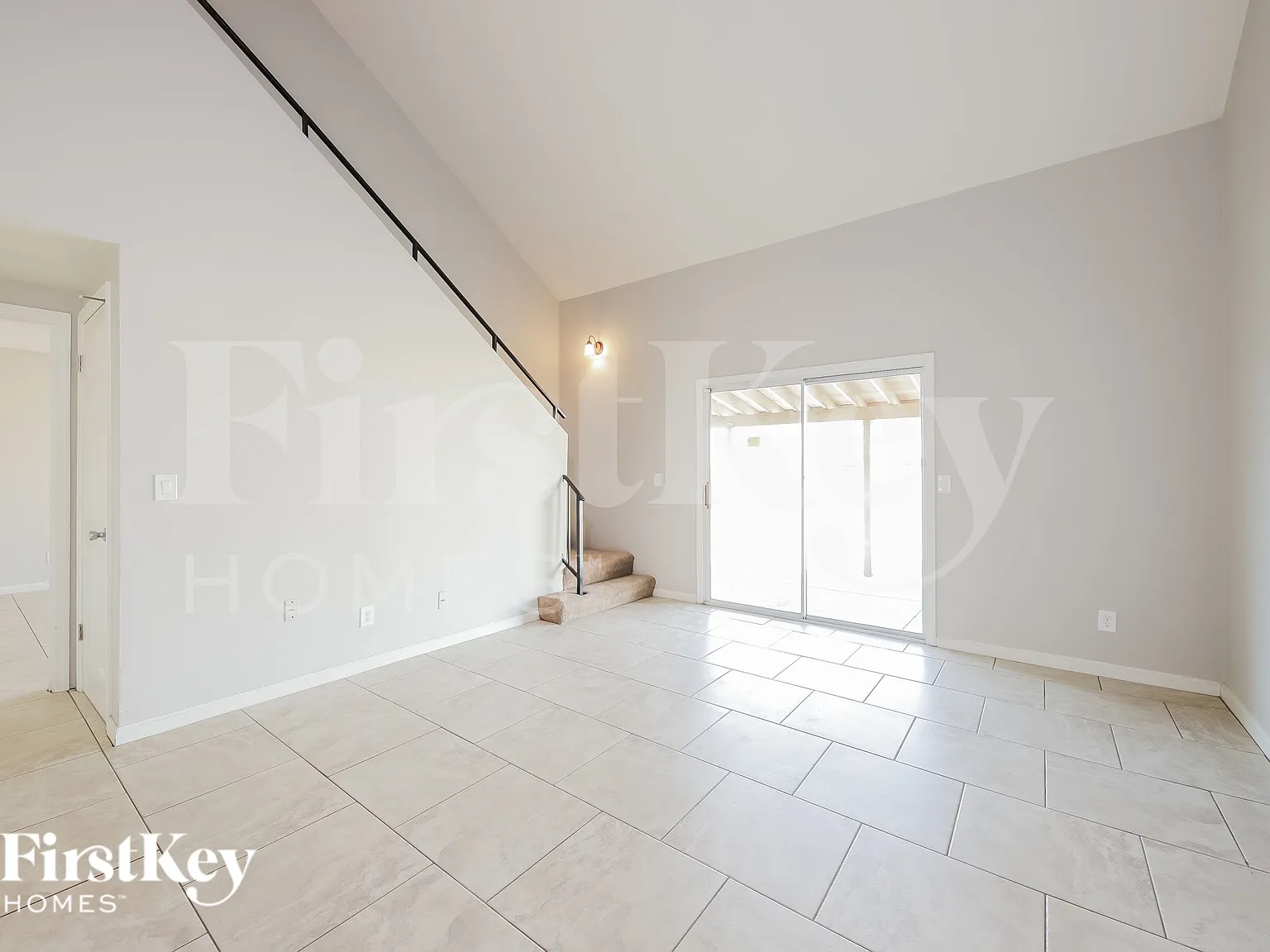 3 bed, 2.0 bath, 1209 sqft, $2,045 — Photo 2