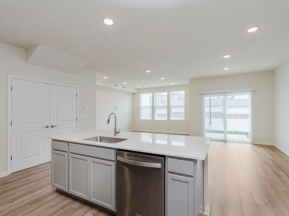 Bright Living Room with Natural Light _ Open and Inviting Space for Family or Guests