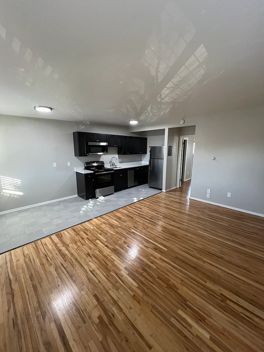 Building Photo - 5560 S Sherman St #7