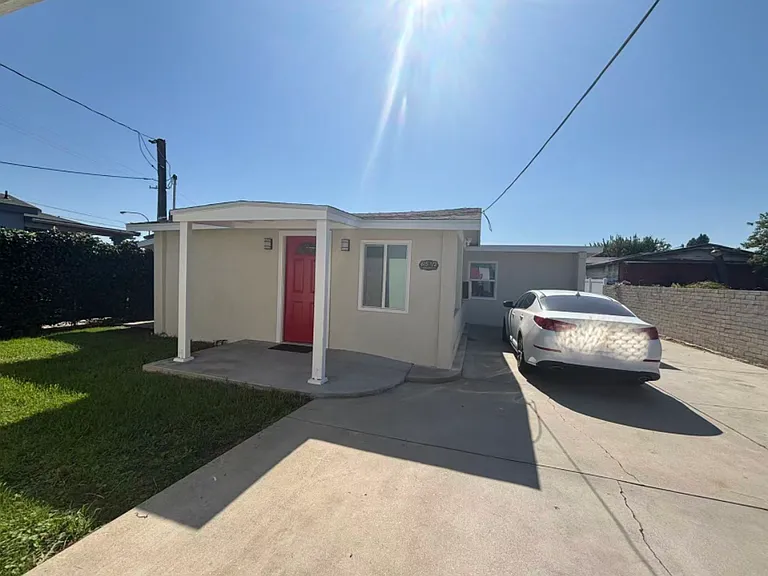615 1/2 S Marguerita Ave — Photo 1