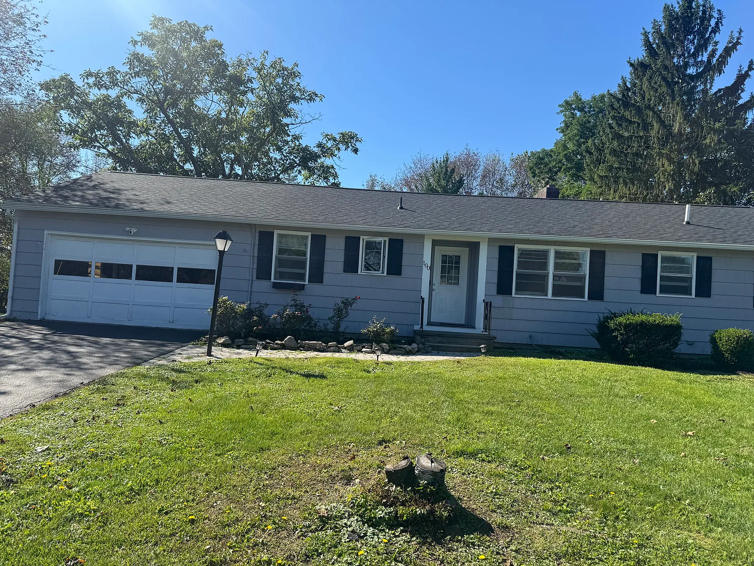 3 bed, 1.5 bath, 1208 sqft, $950 — Photo 1