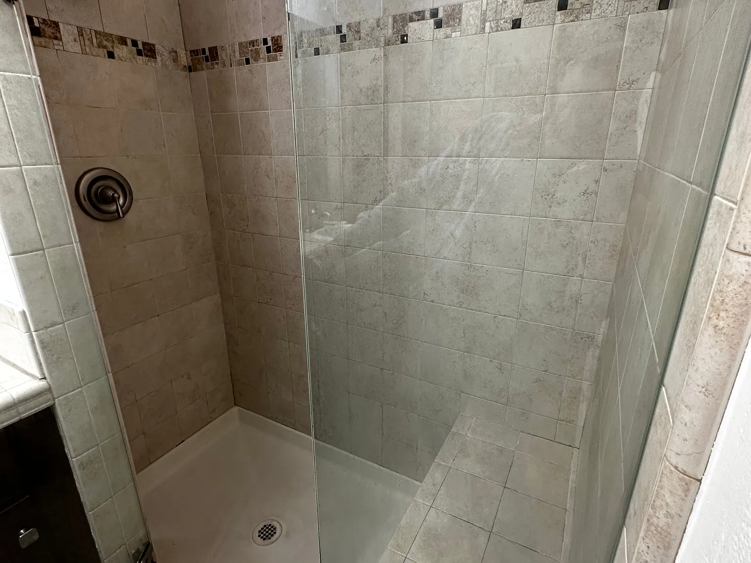 3 bed, 2122 sqft, $3,300 — Photo 3