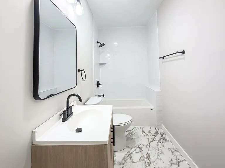 560 Howard Ave — Photo 34