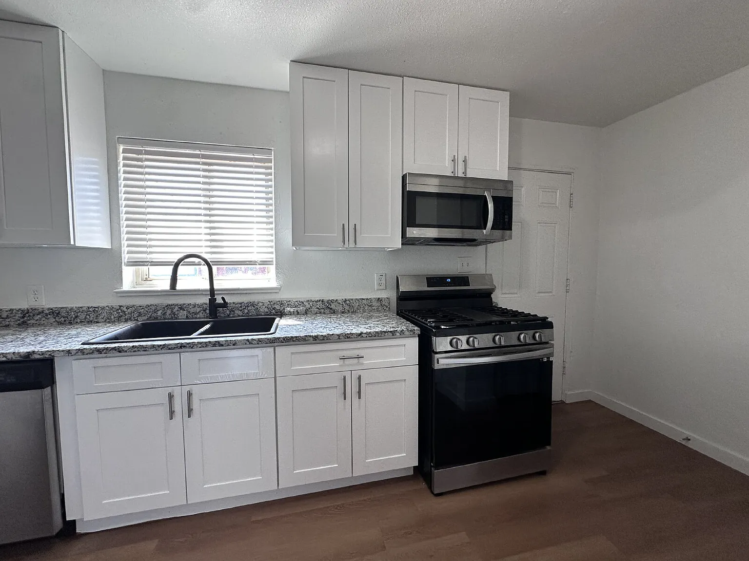 2 bed, 1.0 bath, 750 sqft, $1,595 — Photo 2
