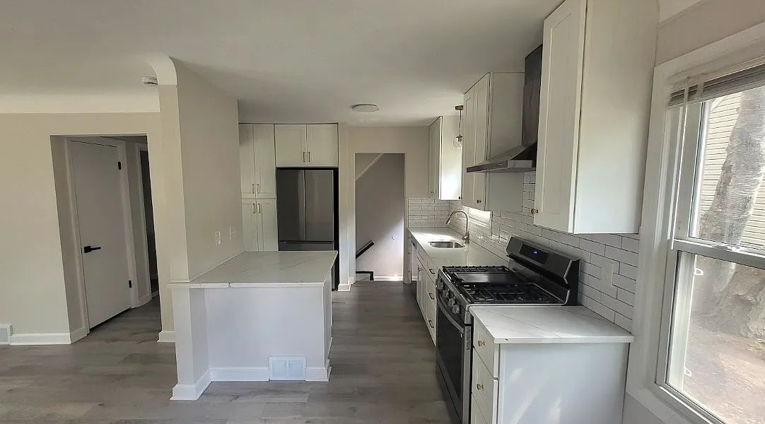 3 bed, 1.5 bath, 2001 sqft, $2,350 — Photo 4