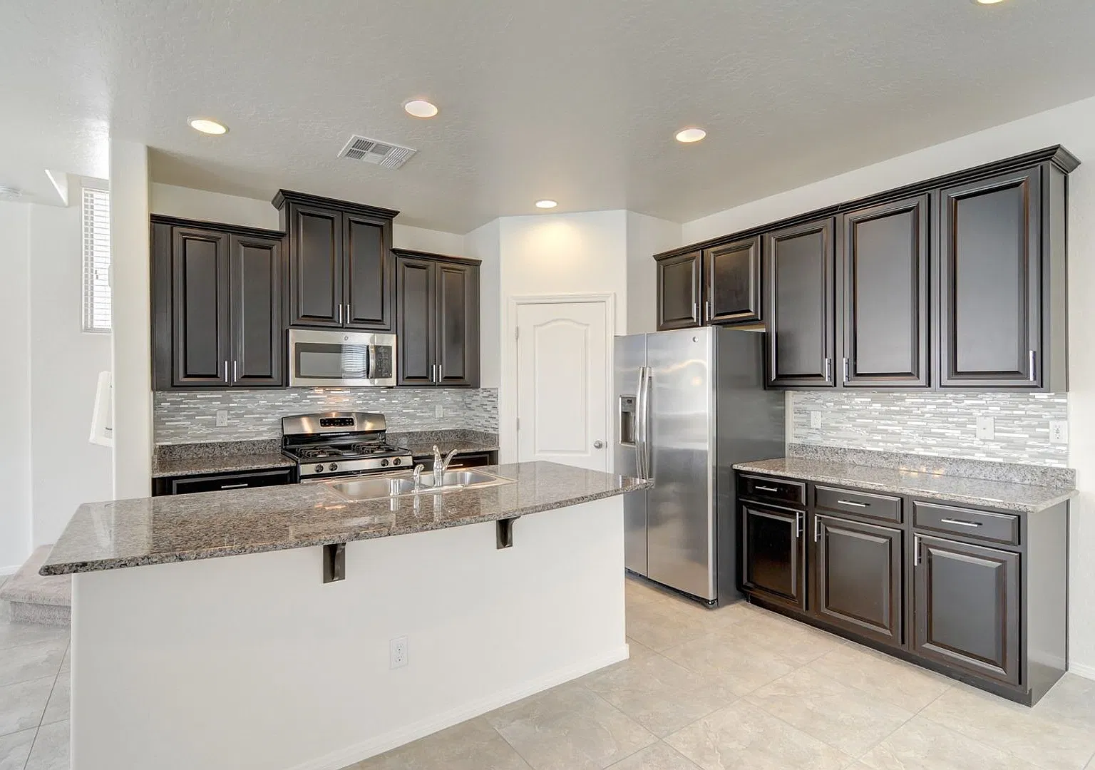 5487 Funks Grove Lane, Las Vegas, NV 89122 — Photo 3