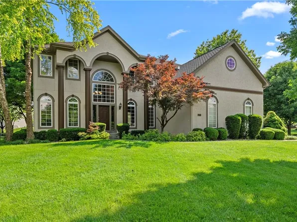 14712 Maple St, Overland Park, KS 66223