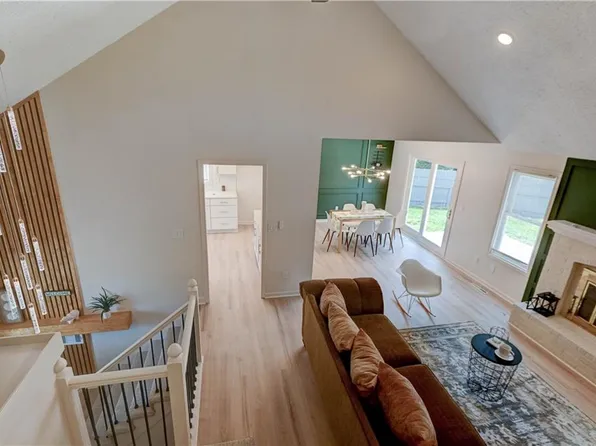 412 NE Deerfield Ct, Lees Summit, MO 64086
