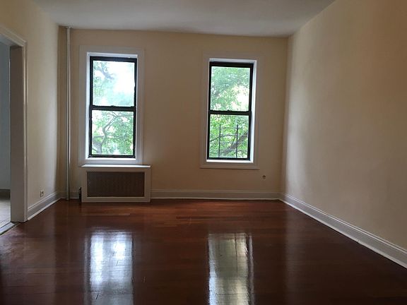 3rd image of 679 Waring Ave #3H
