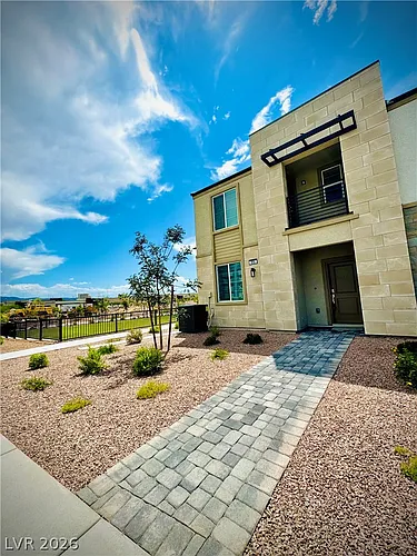 850 Bronzite St Photo 1