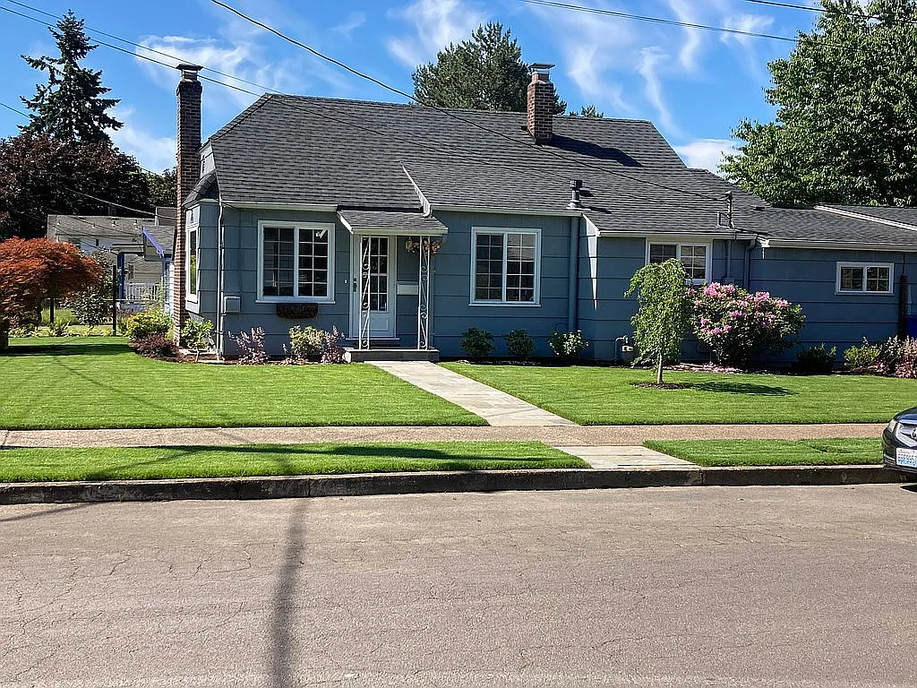 2618 Esther St photo 1