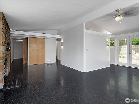 3rd image of 7801 Leschi Road SW