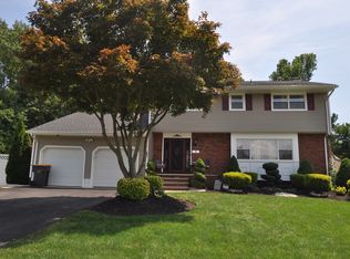 8 Morningside Dr, Old Bridge, NJ