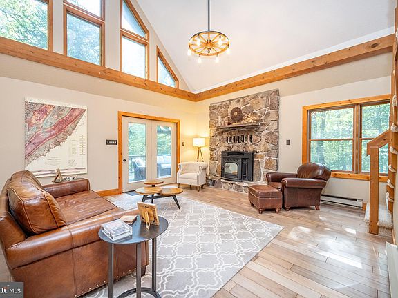 5th image of 368 Woodland Way