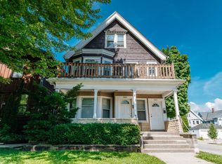 2867 N Farwell Ave, Milwaukee, WI 53211