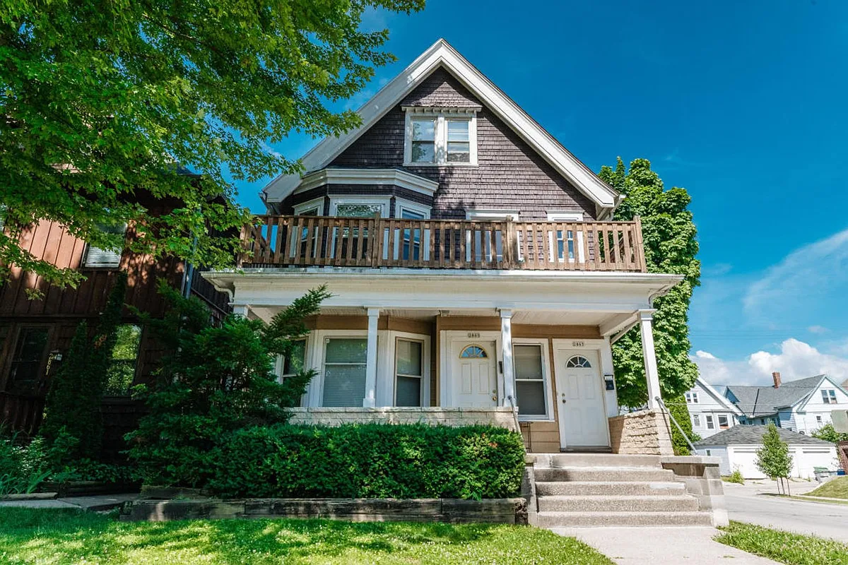 Building Photo - 2865 N Farwell Ave