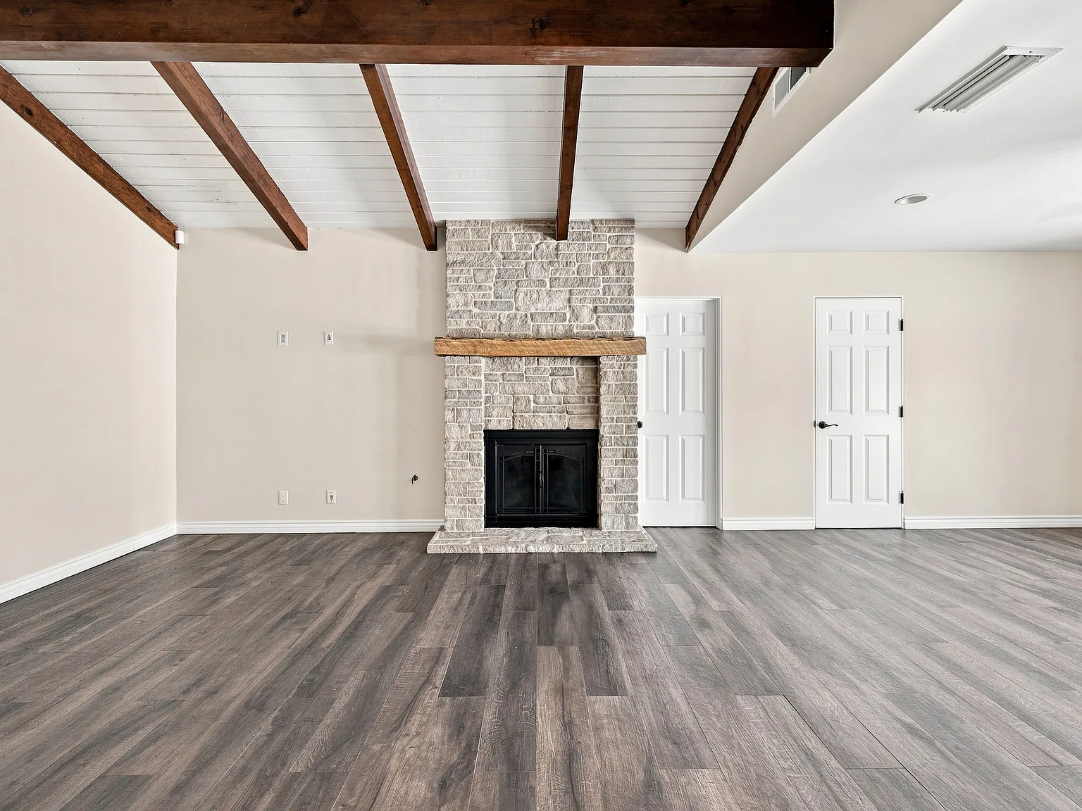 3 bed, 2.5 bath, 1400 sqft, $3,995 — Photo 4
