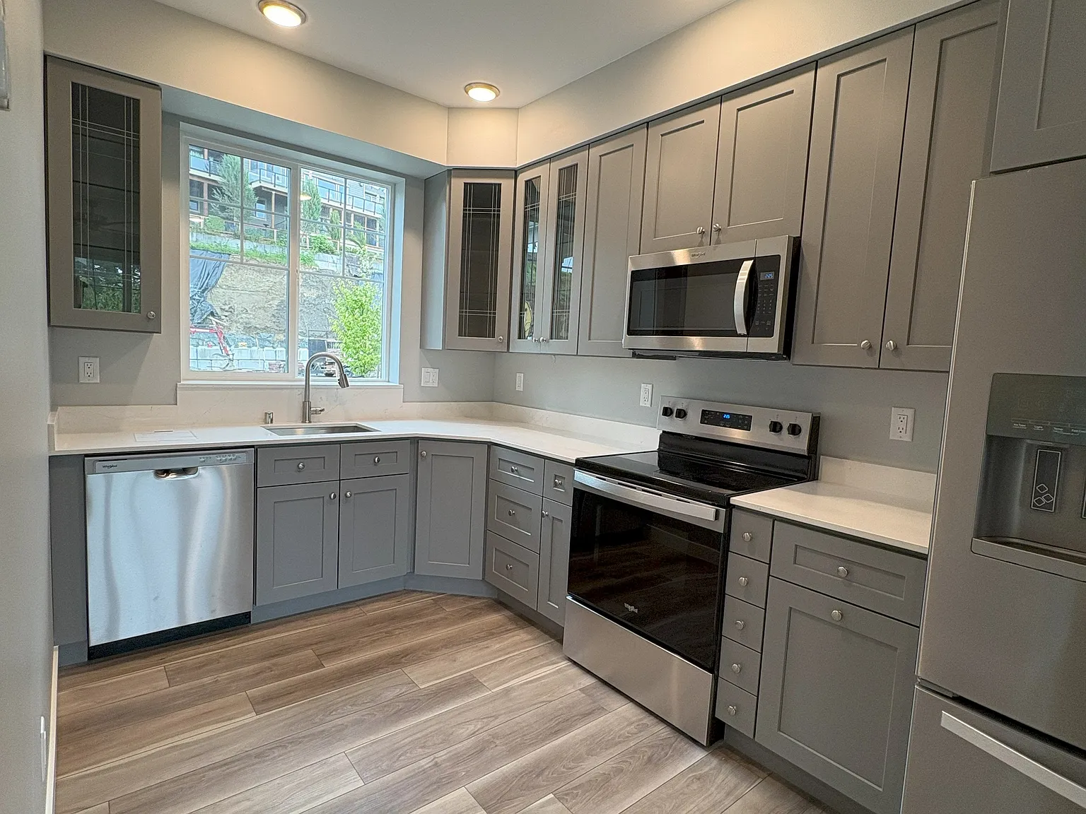 3 bed, 2.5 bath, 1751 sqft, $3,250 — Photo 2