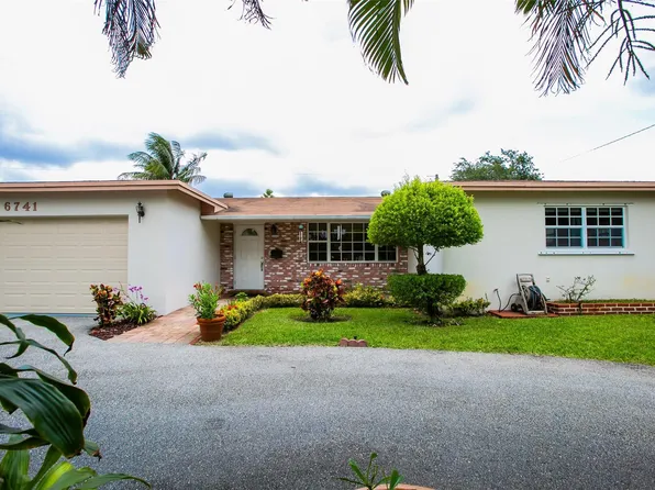 6741 SW 10th Street, Pembroke Pines, FL 33023