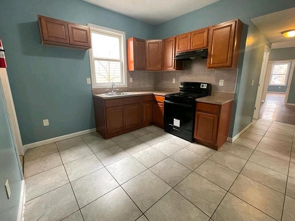 1st image of 118 Seymour Ave Floor 2