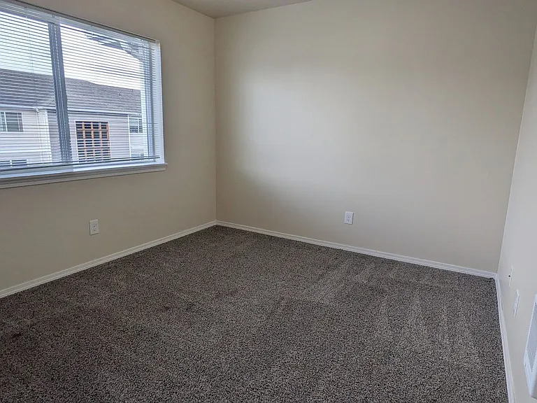 Wellesley Park Apartments — Photo 81