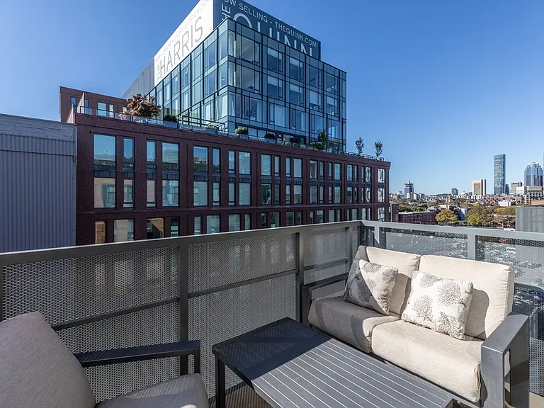 32 Traveler St #Penthouse 8 — Photo 5
