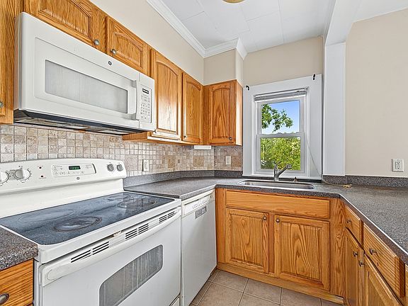 4th image of 22 Goodwin St