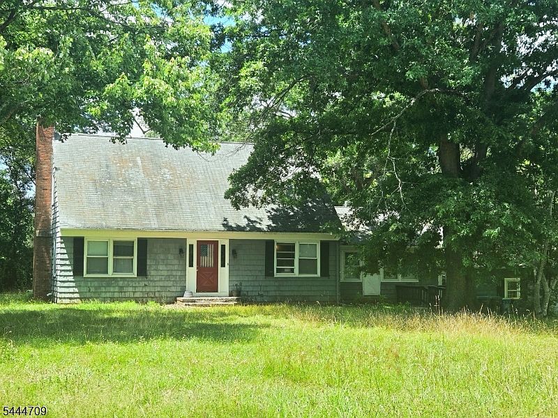 1st image of 487 Milltown Rd