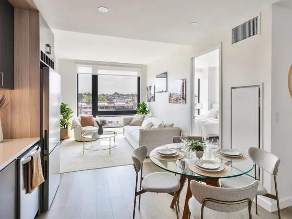 72-01 Queens Boulevard image 2 of 40