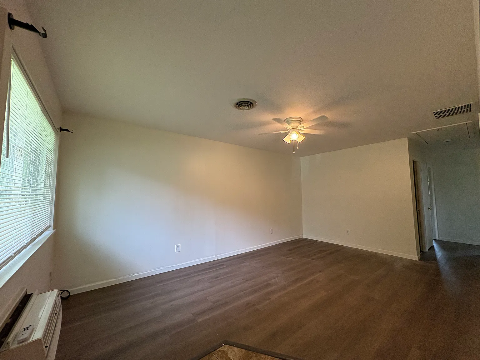3 bed, 900 sqft, $1,450 — Photo 4