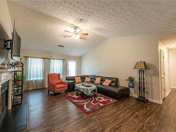 4th image of 2544 Barndale Dr