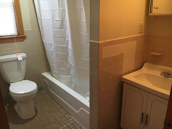 4th image of 68 Maverick St #2