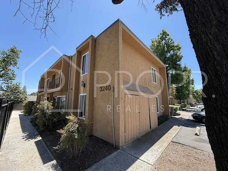 3240 Olive St — Photo 21