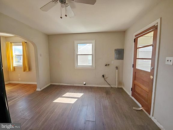 4th image of 29 Harding Ave