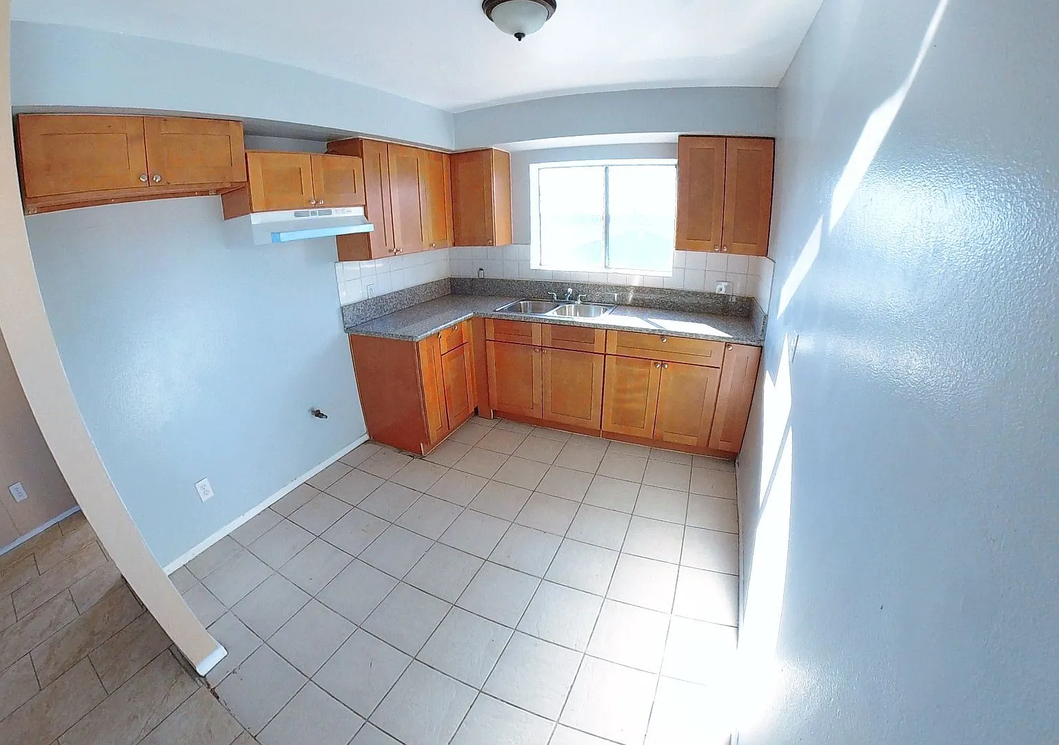 8925 Broadway — Photo 4