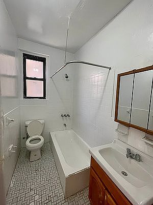 4th image of 624 W 207th St #1A