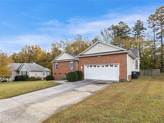 2nd image of 117 Brook Pine Dr