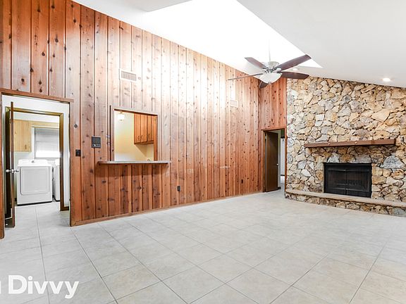 3rd image of 3120 Stratford Ln
