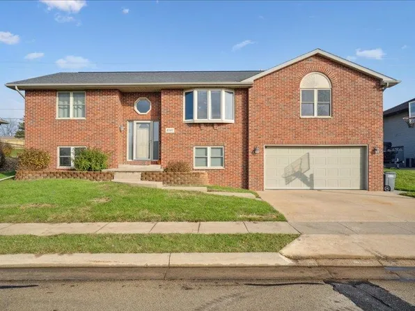 3517 Lunar Dr, Dubuque, IA 52003