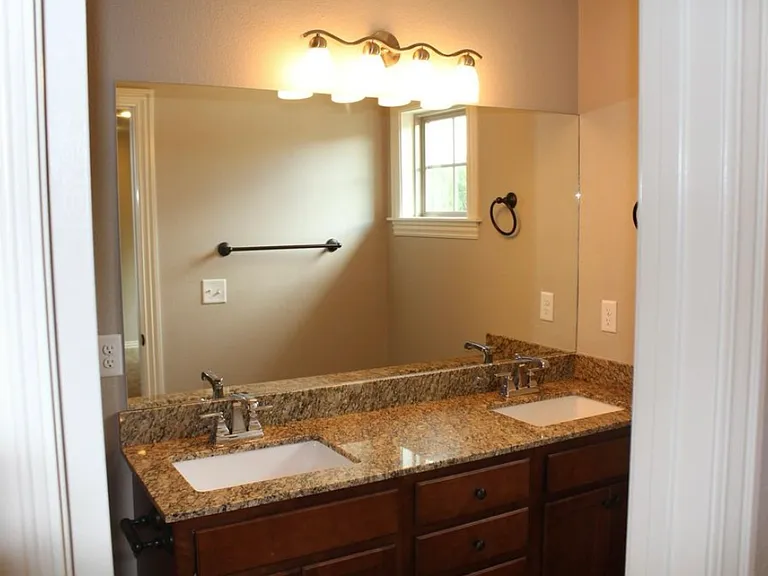 194 Old Farmington Rd — Photo 12