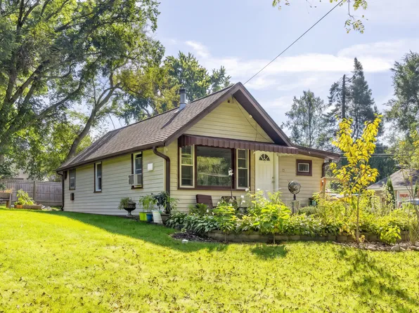 37 S Hickory Ave, Fox Lake, IL 60020