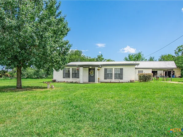 507 E 1st St, Cameron, TX 76520