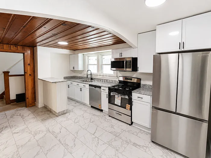 3 bed, 1.0 bath, 1188 sqft, $1,395 — Photo 3
